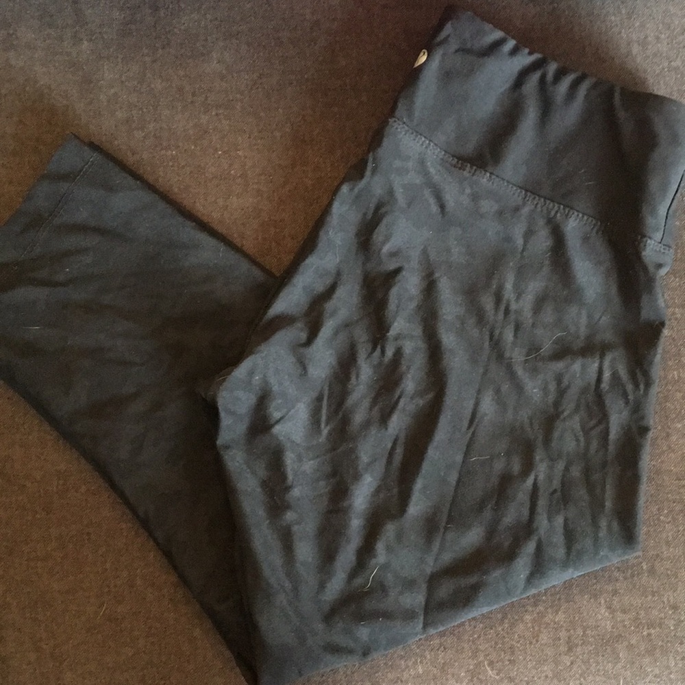 Crop workout pants camo print black size small